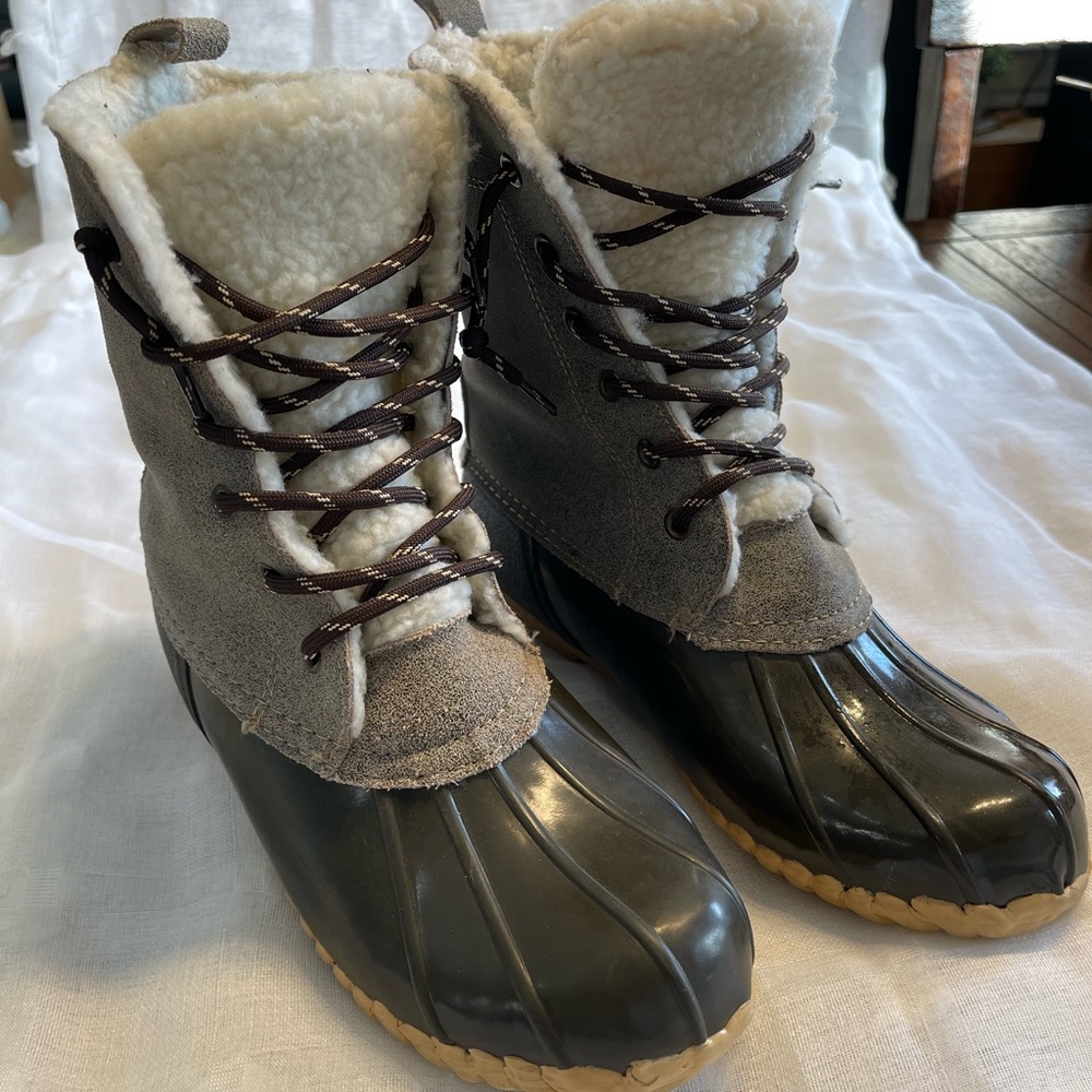 Womens size 10 duck boots